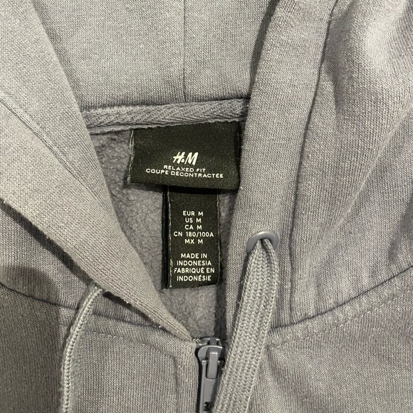 H&M Relaxed Fit Hoodie - Picture 7 of 8